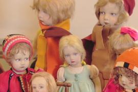Старинных и современных кукол представили на выставке в Риме