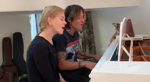 Николь Кидман поёт вместе с мужем: домашнее видео