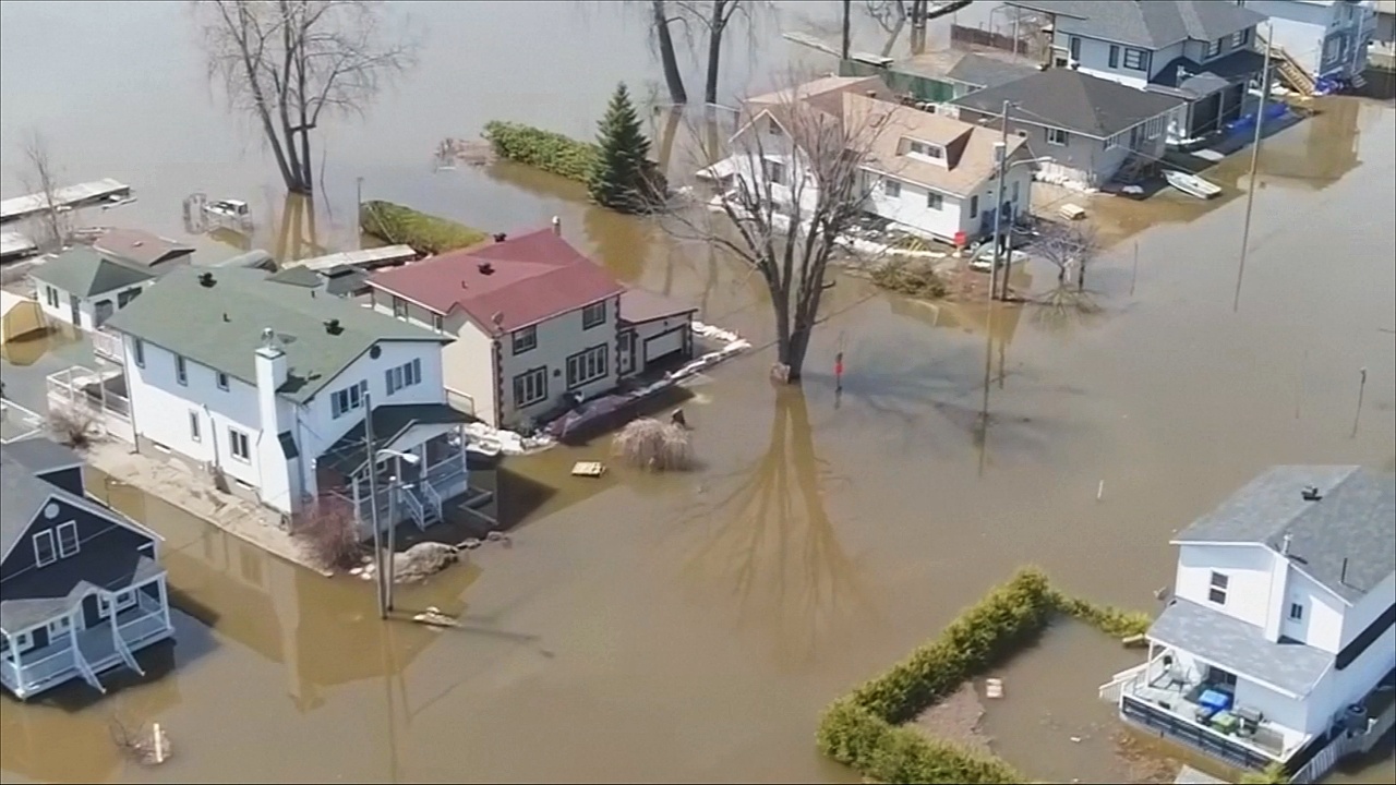 Масштаб наводнений в Канаде сняли с дрона