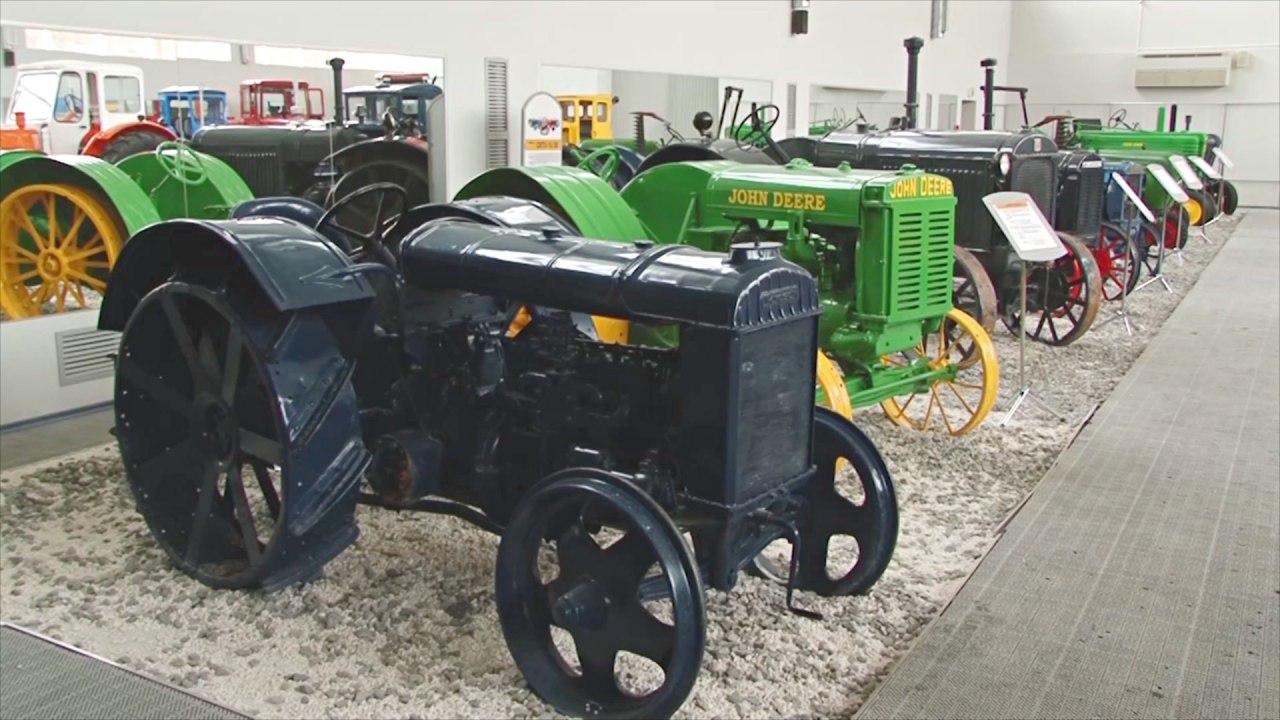 Раритетные и современные тракторы украшают музей в Чебоксарах