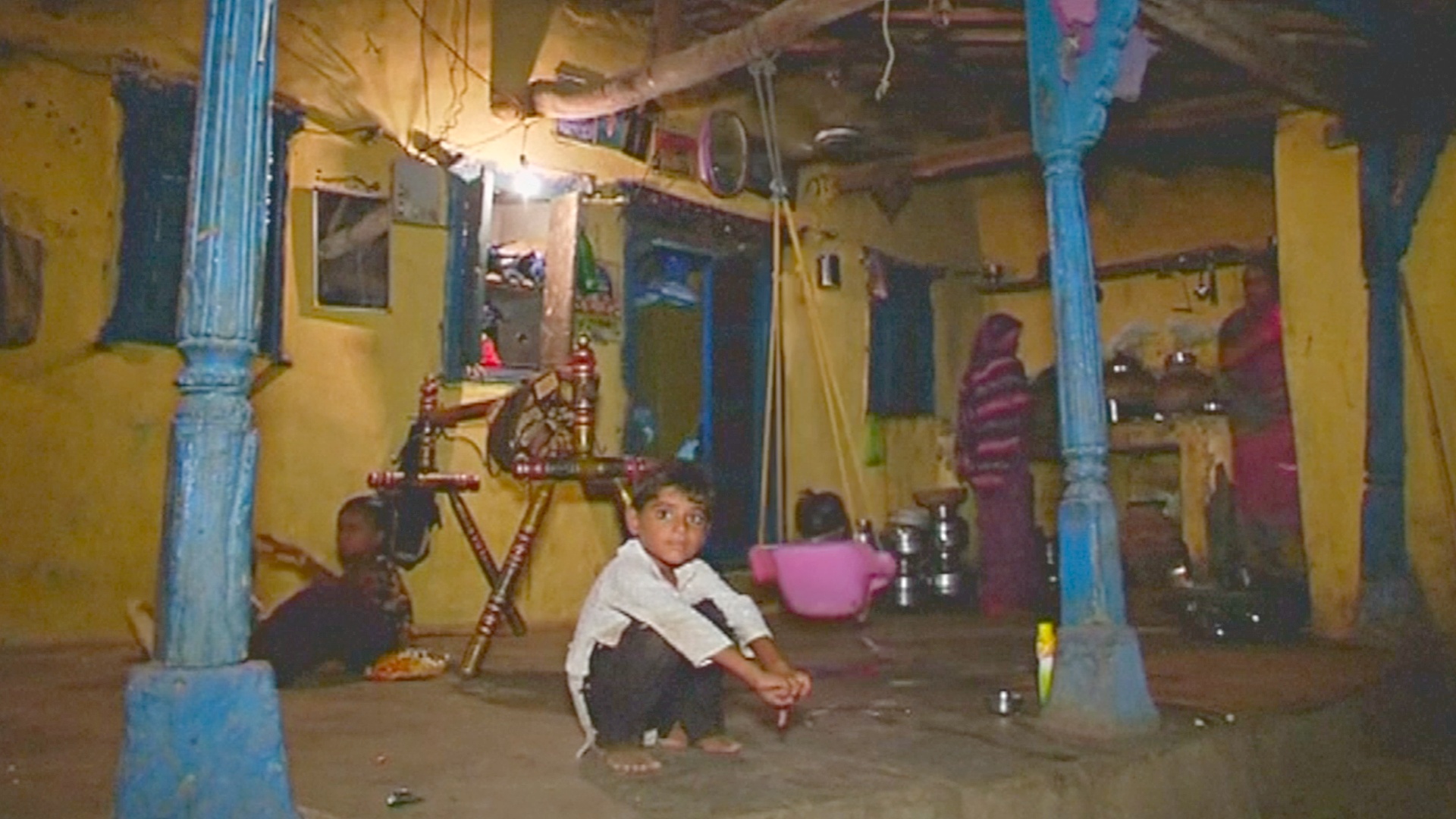 В индийской деревне впервые появился свет благодаря солнечным батареям