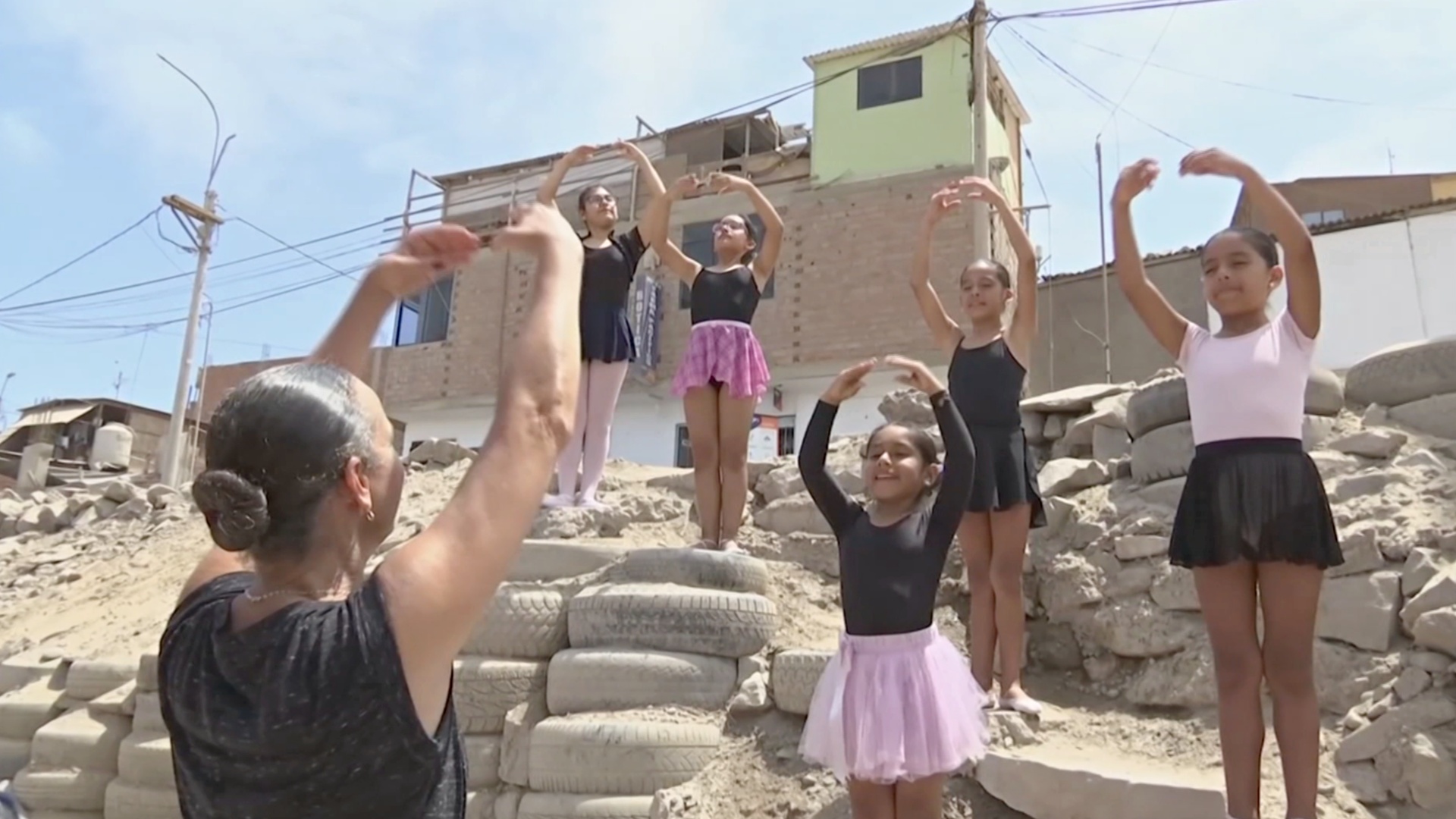 В Перу хореограф бесплатно учит балету детей из бедных семей