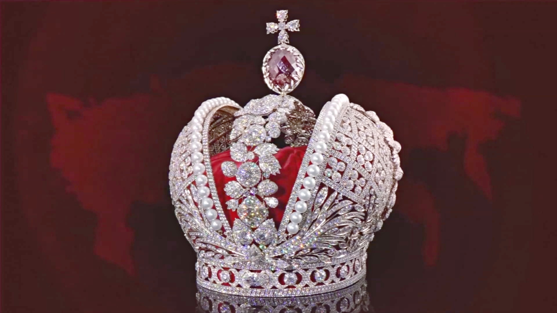Копия короны Российской империи блистает на выставке в Екатеринбурге