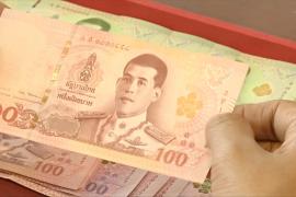 Тайский коллекционер собирает новые банкноты и ждёт коронации