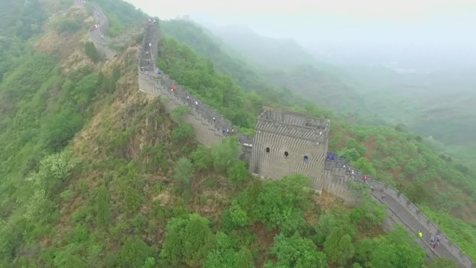 Марафонцы со всего мира пробежались по Великой Китайской стене