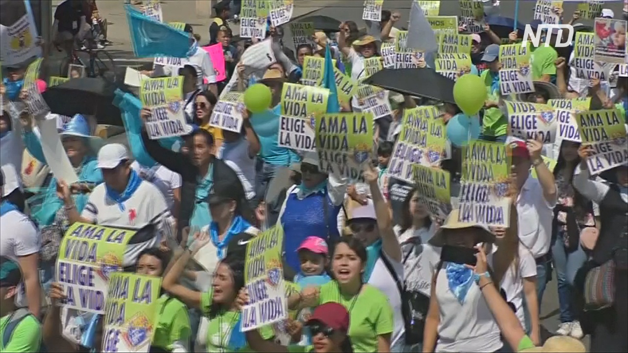 Тысячи человек протестуют в Мехико и Риме против абортов
