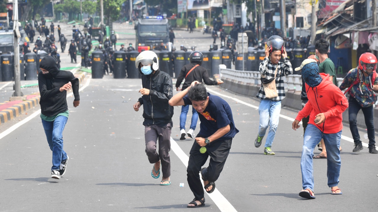 Протесты против переизбрания президента Индонезии: шестеро погибших