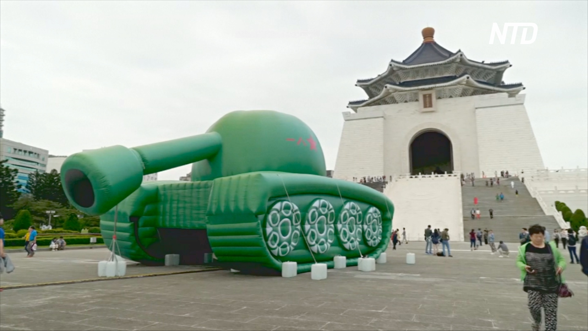 Инсталляция в виде неизвестного бунтаря появилась в центре Тайваня