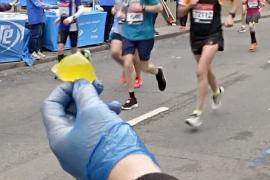 Cъедобные водяные бомбочки – альтернатива бутылкам на марафонах?