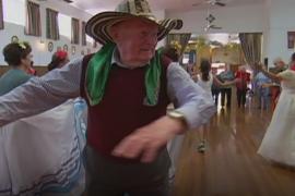 Танцы и йога: пожилых австралийцев спасают от одиночества