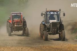 Гонка на тракторах по бездорожью прошла в России