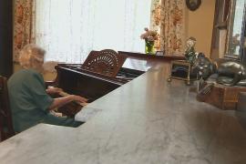 Ни дня без музыки: полька в 108 лет продолжает играть на пианино