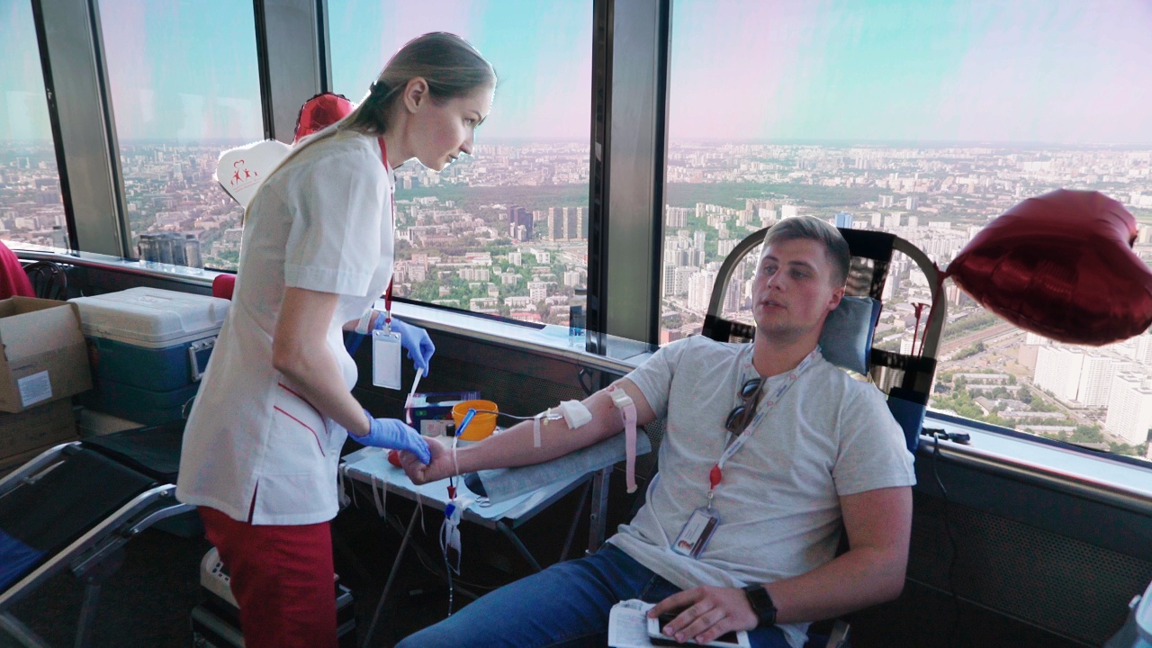 Останкинская башня: акция в преддверии Всемирного дня донора крови