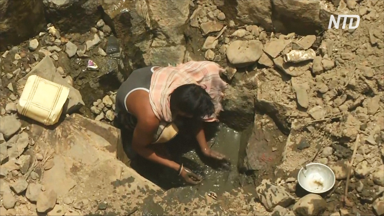 Водный кризис в Индии: жители спускаются в колодец на 12 метров