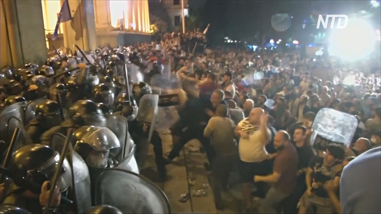 В Тбилиси наводят порядок после ночных столкновений
