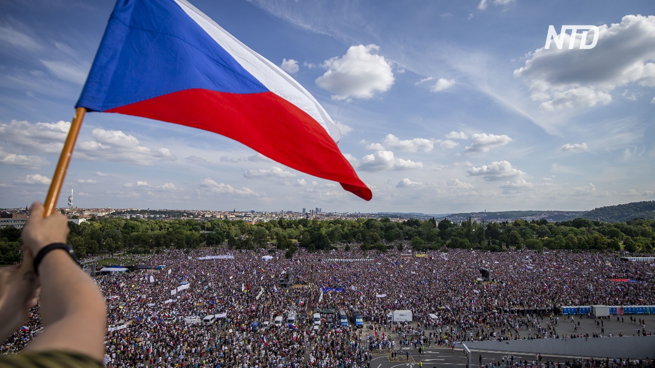 На протест в Праге вышли 250 тысяч человек