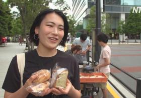 Приложение и велосипед: как в Японии спасают несвежие булочки