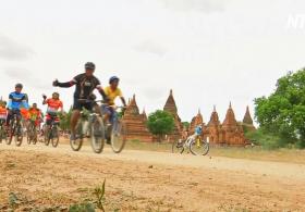 Мьянманцы провели велопробег в городе Паган, который стал объектом ЮНЕСКО