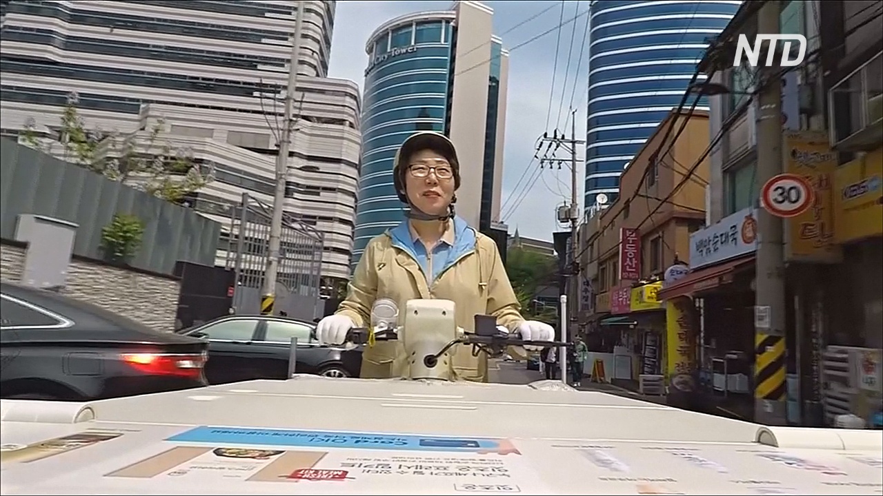 «Леди-йогурт» колесит по Сеулу и наведывается к старикам