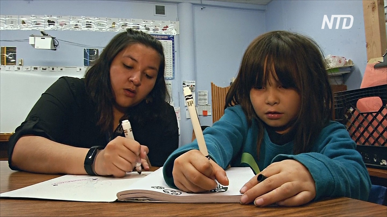 В американской школе преподают на двух языках индейцев