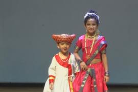 Детский показ мод: юные индийцы вышли на подиум в традиционных нарядах