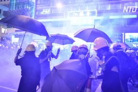 Ночь протестов в Гонконге: резиновые пули и слезоточивый газ