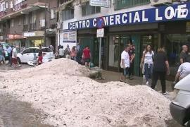 Горы града на улицах: в Испании устраняют последствия аномально сильной грозы