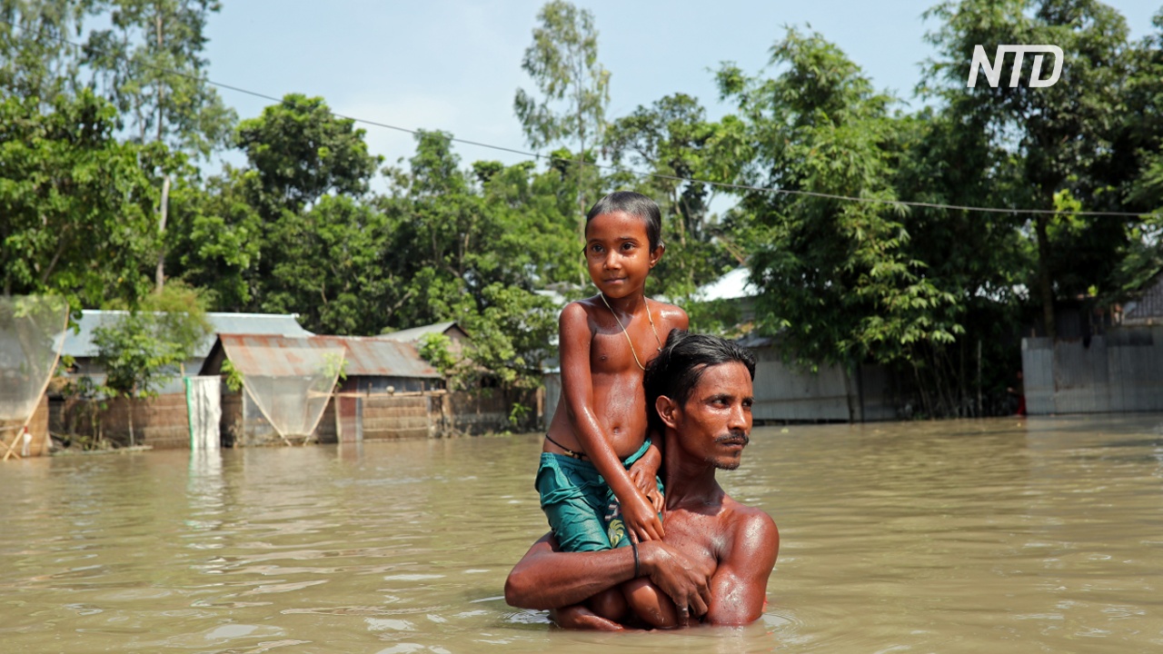 Наводнения в Индии пошли на спад, но людям некуда возвращаться
