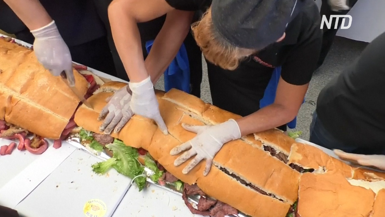 В Мехико приготовили мегасэндвич длиной 72 метра