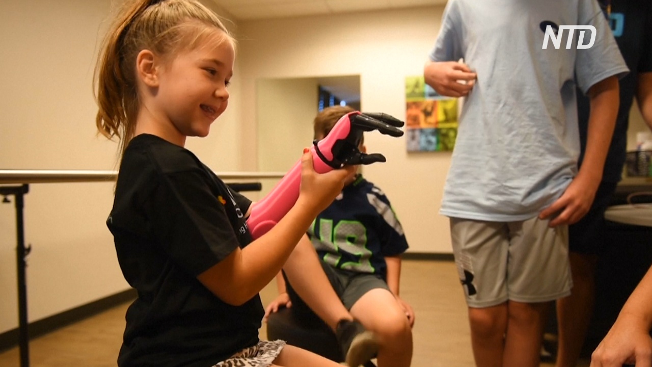 8-летняя девочка стала самой маленькой жительницей США с бионической рукой
