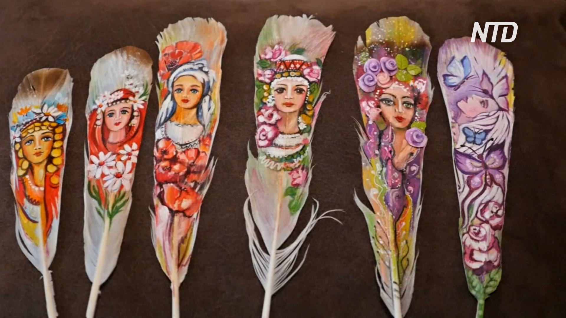 Болгарская художница виртуозно пишет картины на перьях