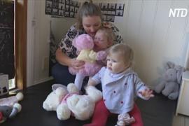 Австралийские волонтёры успокаивают объятиями недоношенных детей