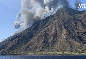 Новое извержение Стромболи перепугало туристов