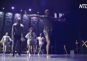 Танцор без ноги – звезда театра в ЮАР
