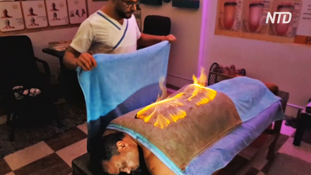 Огненный массаж: необычную процедуру проводят в Египте