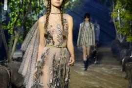 Одуванчики и чертополох: чем удивил Dior в коллекции весна-лето 2020