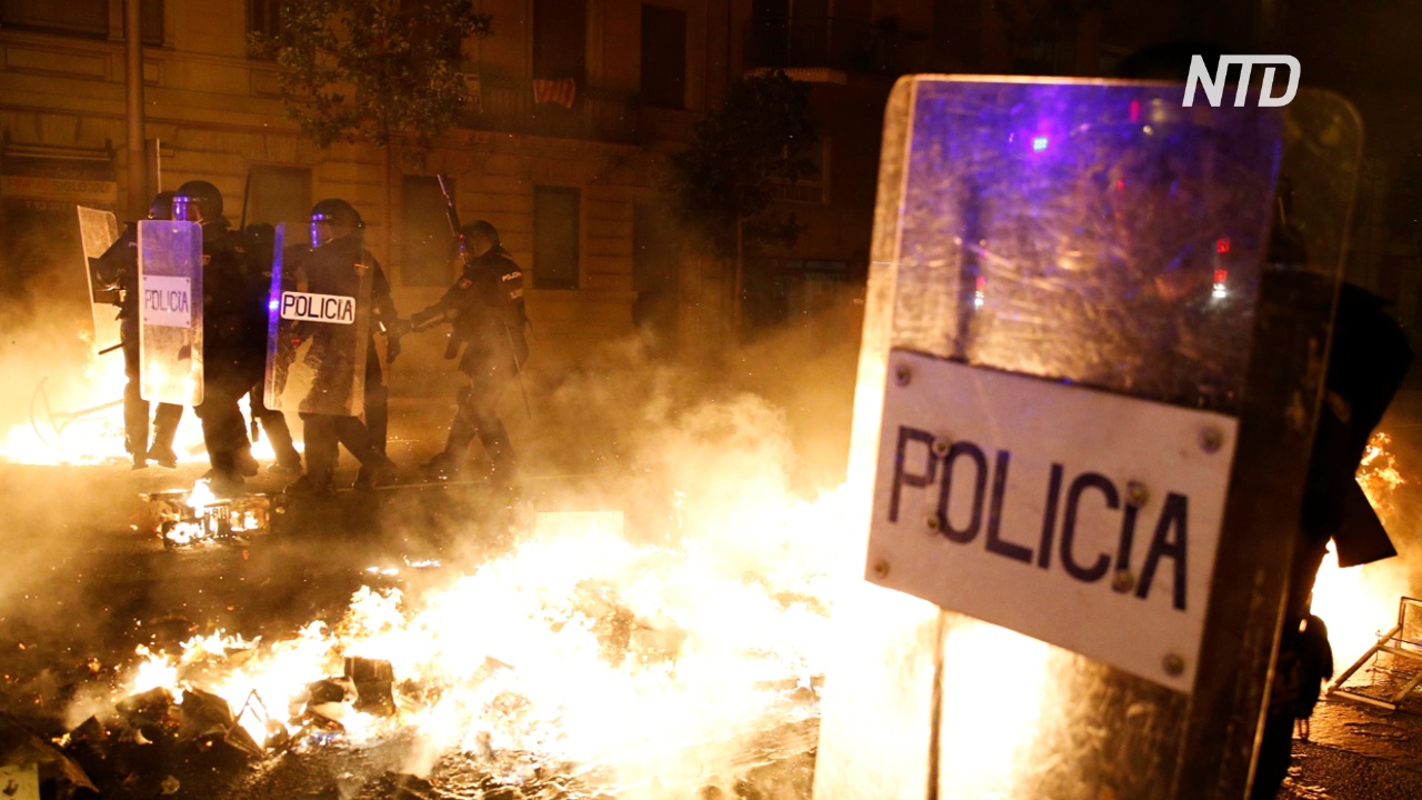 Барселона в огне: протесты переросли в насилие и стычки с полицией