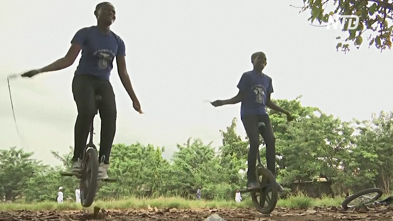 Моноциклы меняют жизнь детей и подростков Нигерии