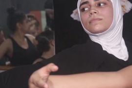 Сирийских беженок в Египте учат балету