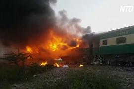 Люди прыгали на полном ходу: число жертв пожара в поезде в Пакистане возросло до 74