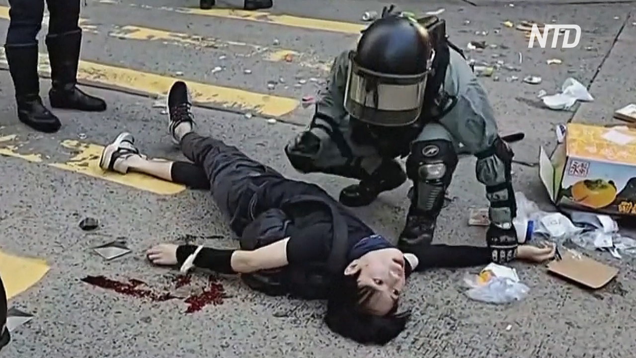 Полиция Гонконга стреляет в протестующих