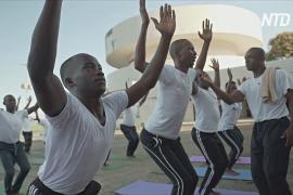 Йога помогает солдатам Сьерра-Леоне справиться со страшными воспоминаниями