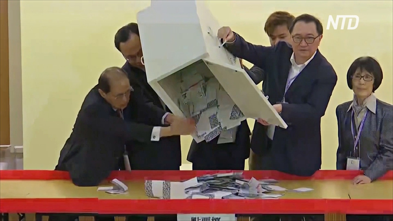 Выборы в Гонконге: демократические силы празднуют победу над пропекинскими