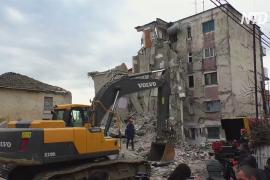 Число жертв землетрясения в Албании достигло 42