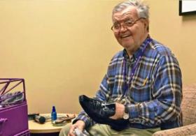 Чистильщик обуви собрал более $200 000, чтобы помочь детям