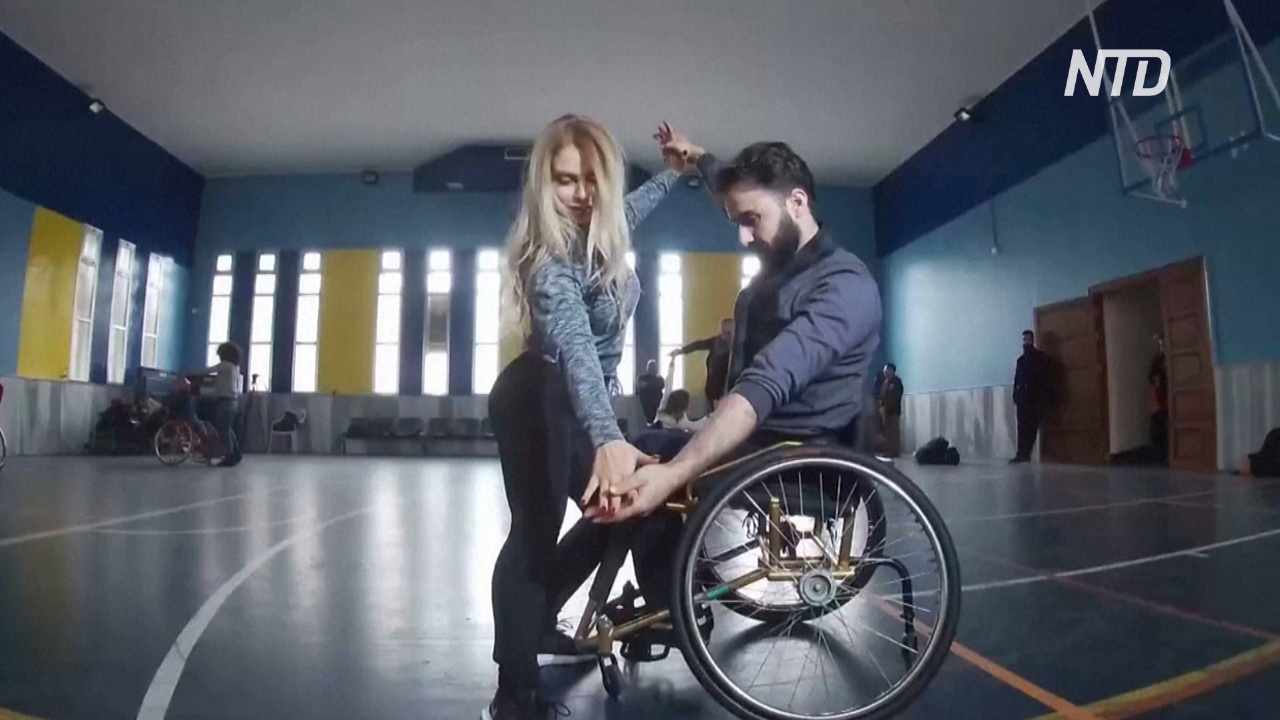 В Сирии инвалиды в колясках учатся танцам