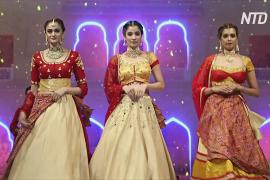 Индийские студенты устроили модное шоу ярких красок и традиций