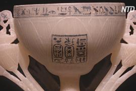 Посетители спешат на выставку артефактов Тутанхамона в Лондоне