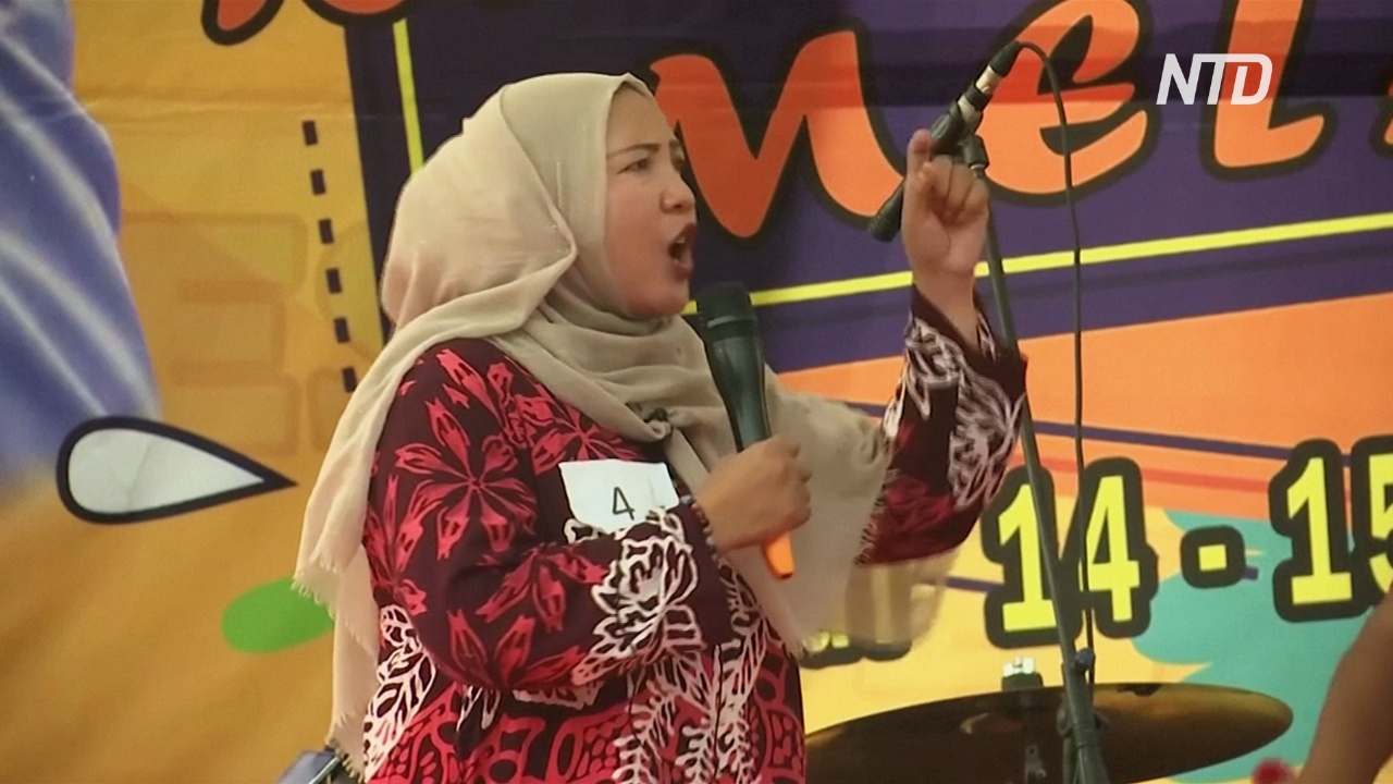 В Джакарте устроили конкурс кричащих домохозяек