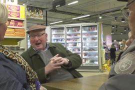 Супермаркет в Нидерландах стал местом встречи для одиноких пожилых